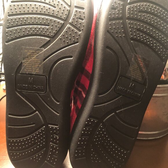 NWT - Studio 1886 Red Plaid Slippers - Size M (7-8) - Picture 3 of 6